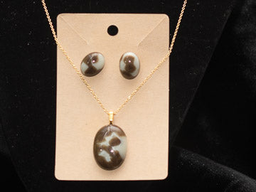Chocolate and cream pendant and earrings